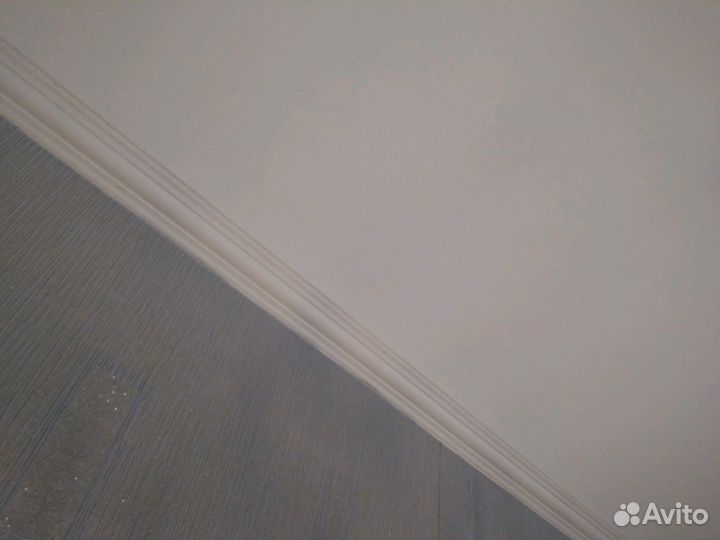 Поклейка обоев. Отделка помещения