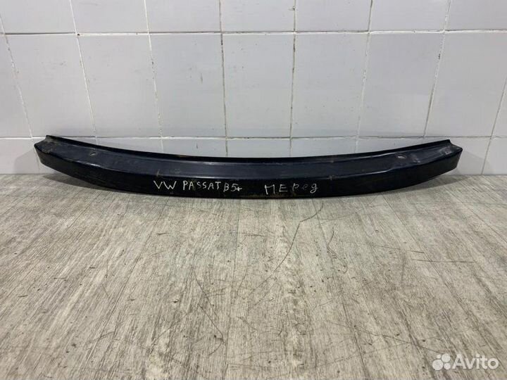Усилитель бампера передний Volkswagen Passat B5