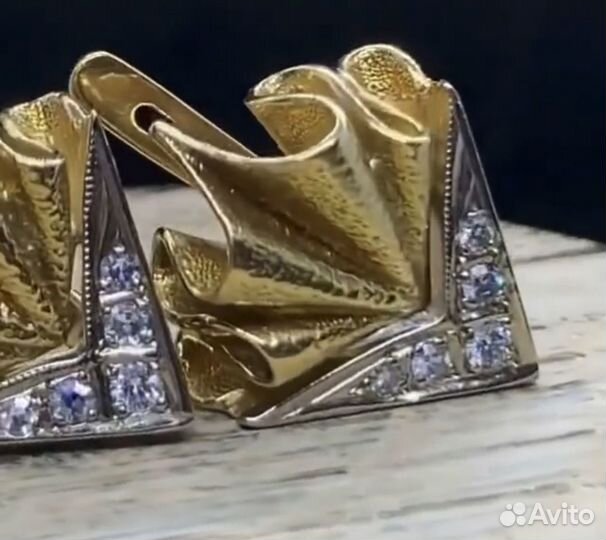 Золотые серьги с бриллиантами