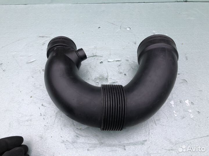 Патрубок воздушного фильтра на Mercedes W 210