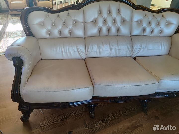 Кожаный диван и 2 кресла бу