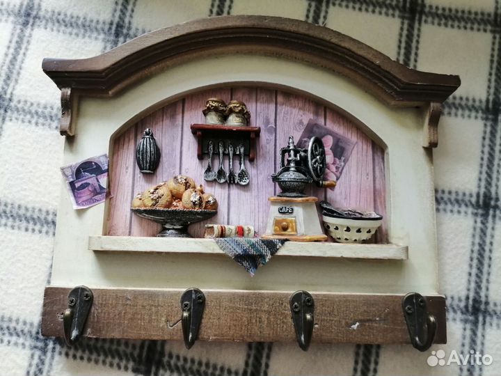 Вешалка с крючками для кухонных полотецен