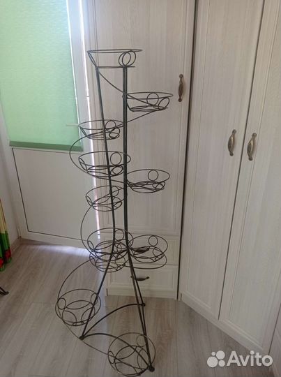 Подставка для цветов кованная