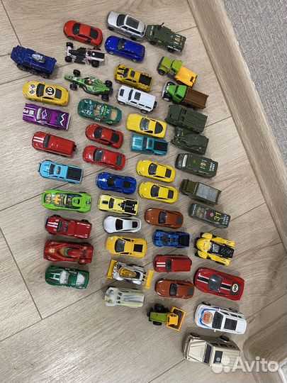 Машинки металлические,46 штук
