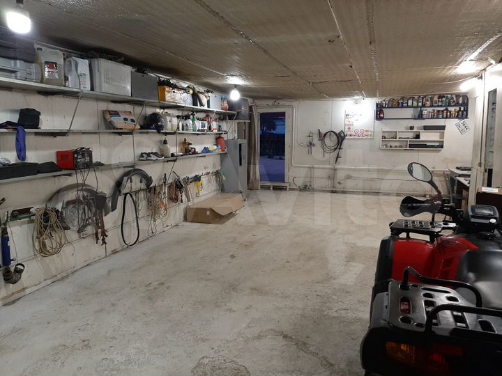 Гараж, > 30 м²