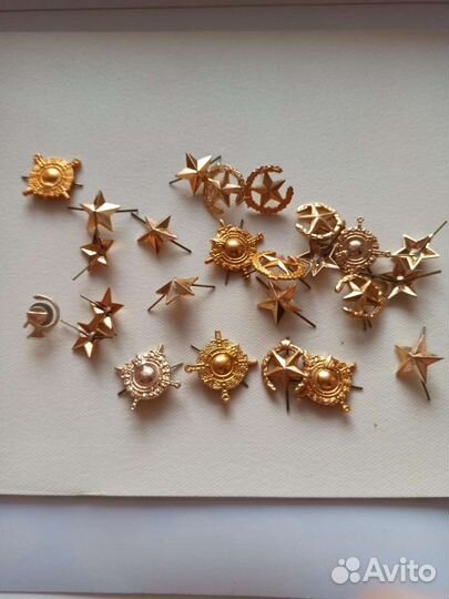 Эмблемы и фурнитура военные