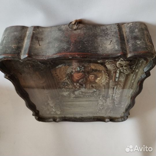 Старинная икона Божия Матерь. Шитье