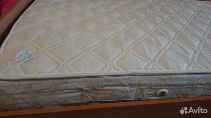 Кровать односпальная с ящиками и матрасом