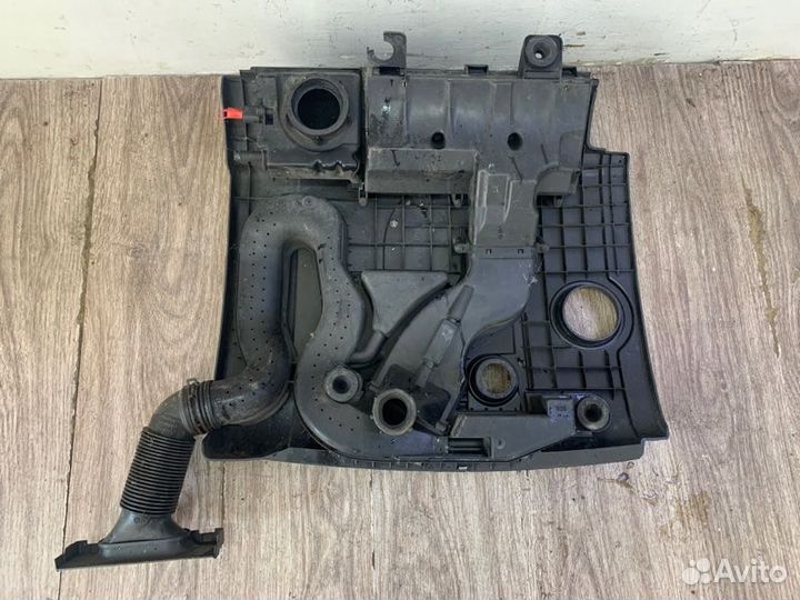 Корпус воздушного фильтра Volkswagen Golf 5 BLP