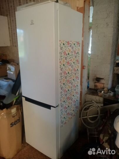 Холодильник бу Indesit