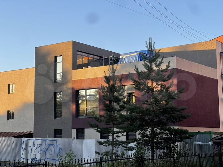 Здание, 651.9 м²
