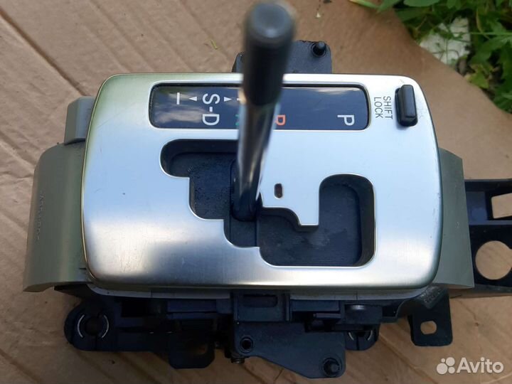 Консоль чехол кпп Toyota Avensis т25