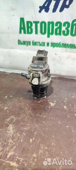 Насос бачка омывателя Toyota Land Cruiser 200