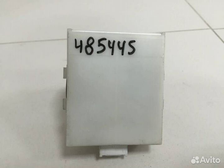 Блок управления центральным замком Toyota Avensis