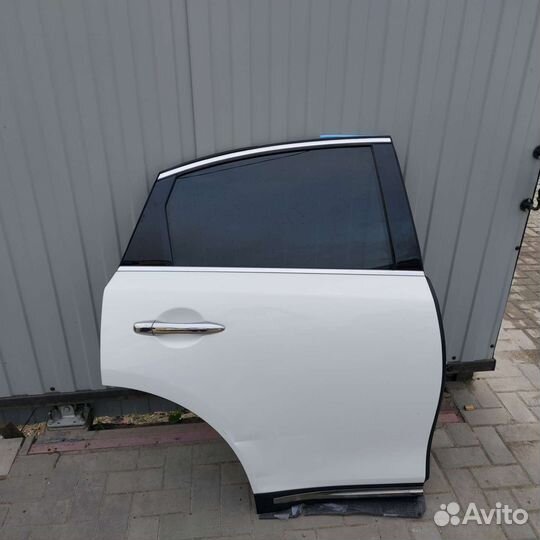 Дверь на инфинити