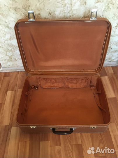Чемодан ретро