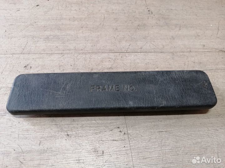 Заглушка VIN номера в салоне Toyota Camry V40