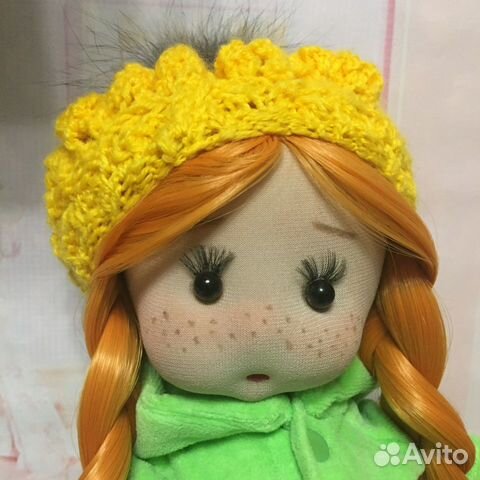 Кукла ручной работы с доподеждой и креслом