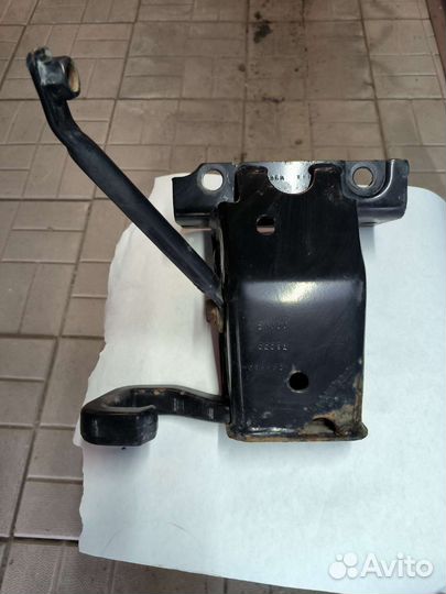 Буксировочный крюк jeep grand Cherokee wk2