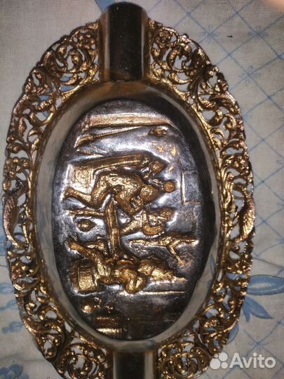 Статуэтка пепельница versace