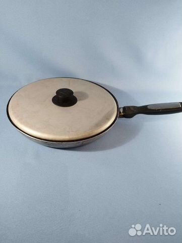 Сковородки, сито, другие кухонные вещи