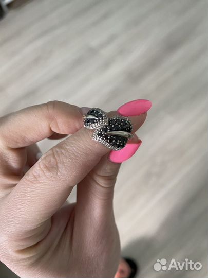 Кольцо из белого золота с бриллиантами