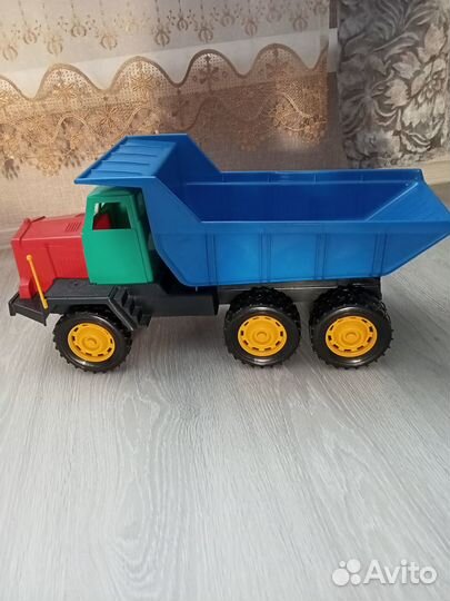 Игрушка самосвал