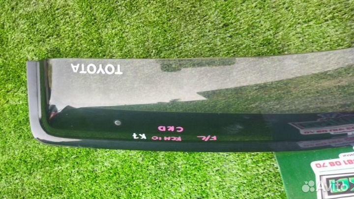 Ветровик передний левый Toyota Granvia KCH10 1KZ