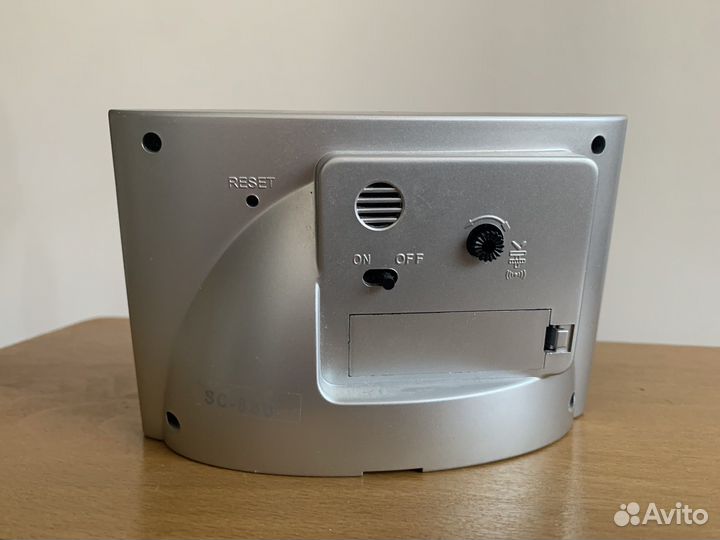 Часы с будильником и термометром электронные