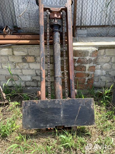 Стрела на вилочный погрузчик