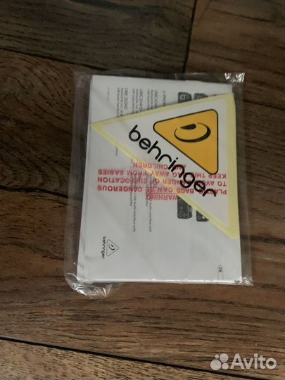 Звуковая карта behringer um2