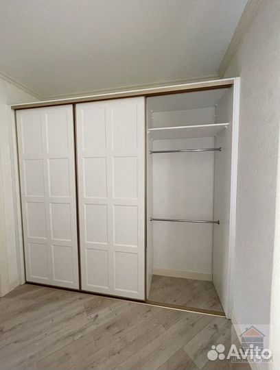 Узкий шкаф