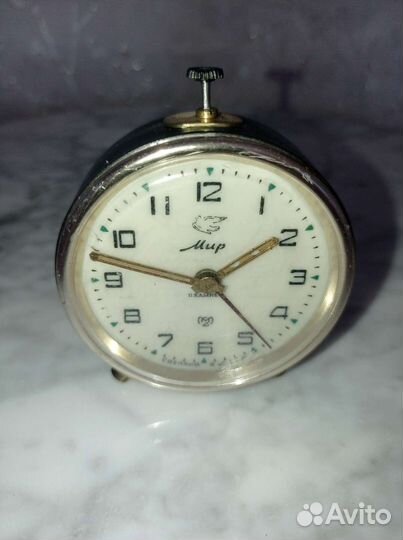 Часы будильник «Мир» с символом мира белым голубем