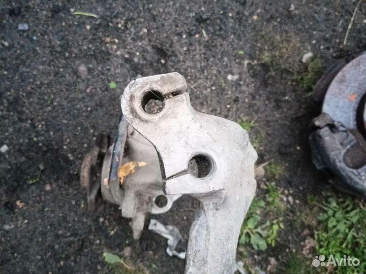 Поворотный кулак передний левый Ауди А4Б7-Б6