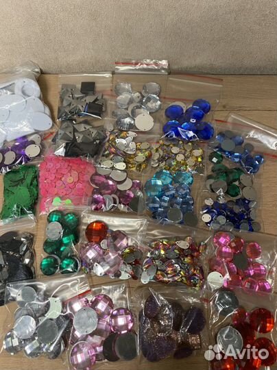 Бисер, бусины, полубусины, ракушки, камни