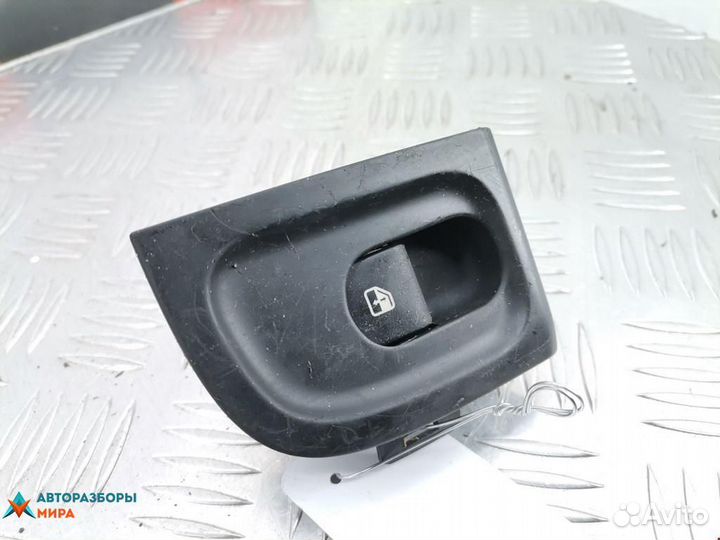 Кнопка стеклоподъемника Maserati Quattroporte 5