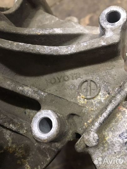 Водяной насос toyota Hilux