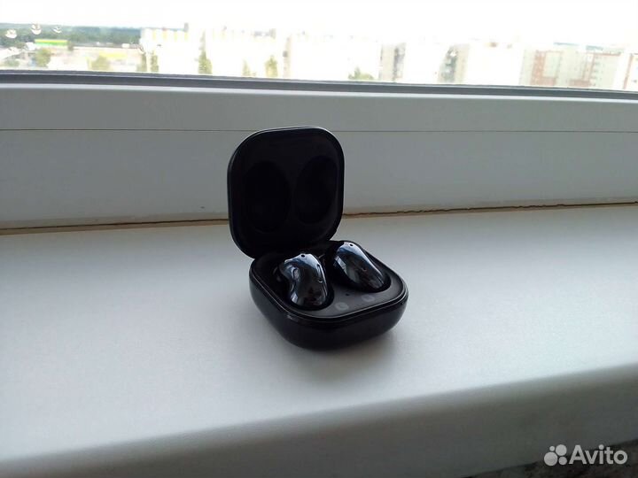Беспроводные наушники samsung galaxy buds live