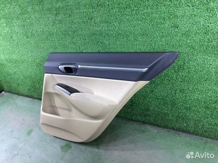 Обшивка двери задняя правая Honda Civic FD1 R18A