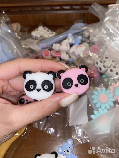 Именные держатели для пустышек