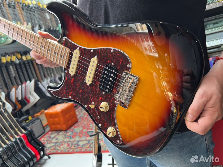 Электрогитара леворукая стратокастер