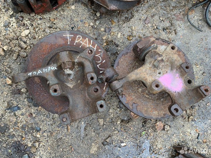 Кулак поворотный передний Форд Транзит