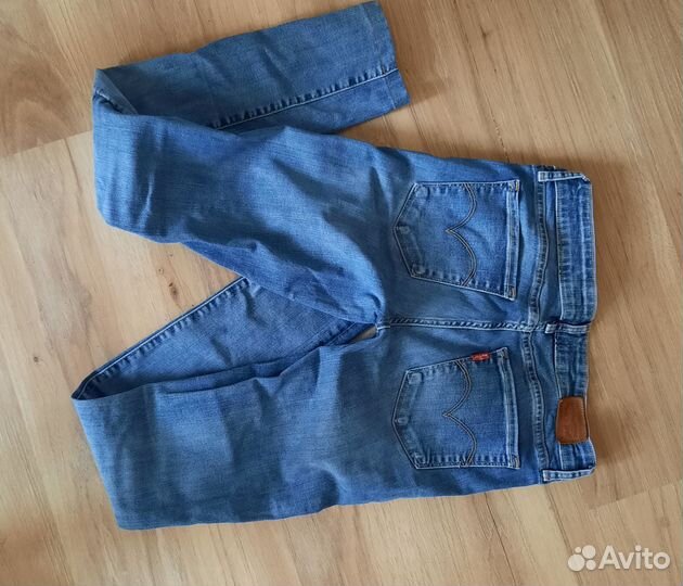 Женские джинсы levis 28
