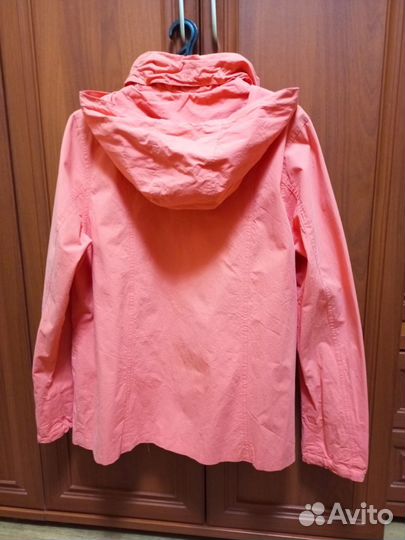 Ветровка женская