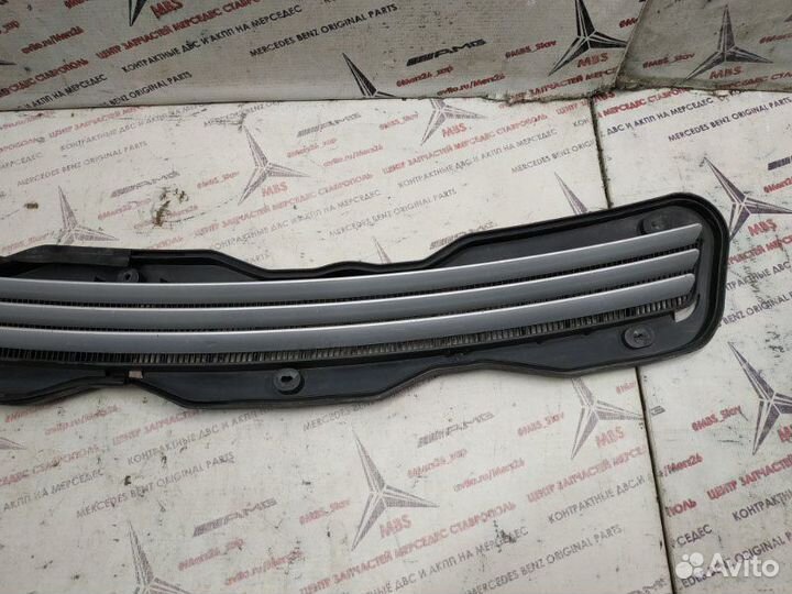 Решетка капота Mercedes E-Class W210