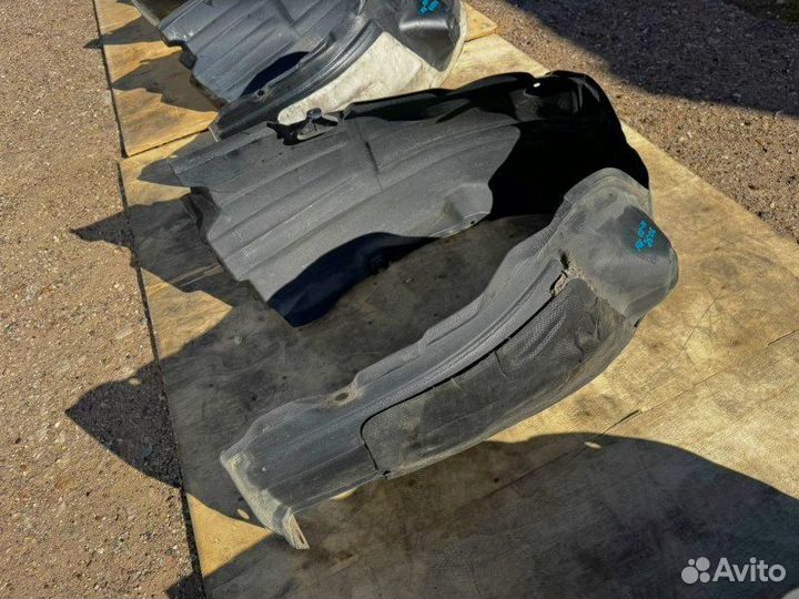 Правый передний подкрылок toyota camry 50