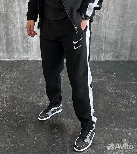 Спортивный костюм Nike Swoosh