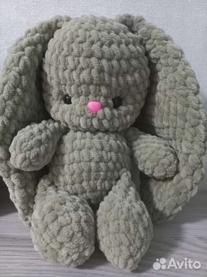 Вязанные игрушки. Вязанный зайка