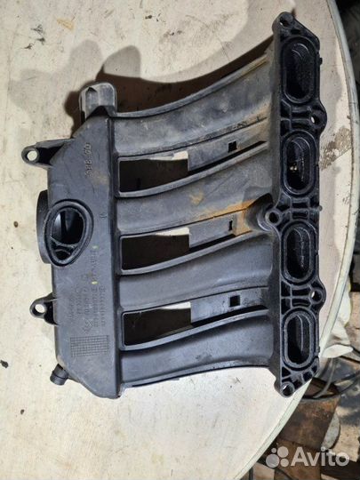 Коллектор впускной Renault Symbol седан 2006