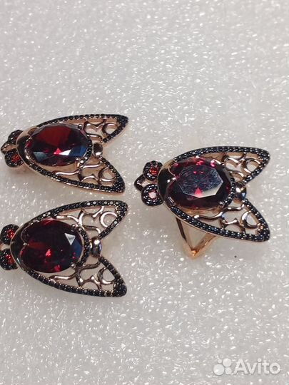 Комплект с Гранатом Серебро,Золото 19 р